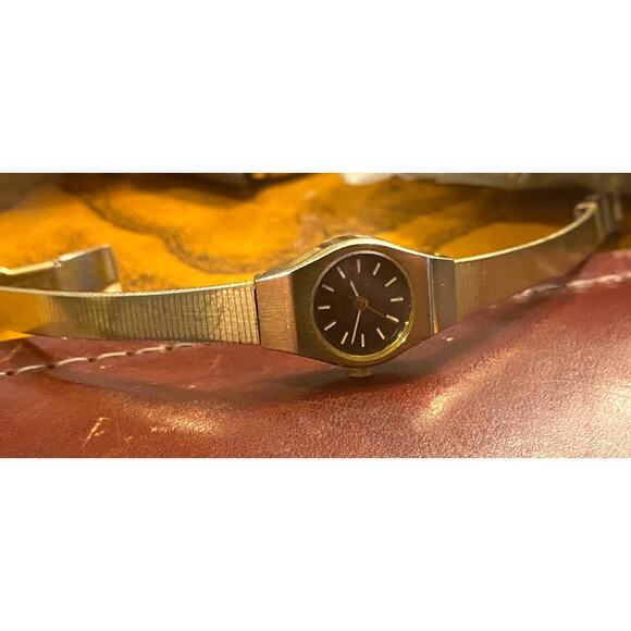 Women's VTG Pulsar by Seiko Quartz Dress Watch, Gold Tone Fine Link Band - Picture 2 of 4